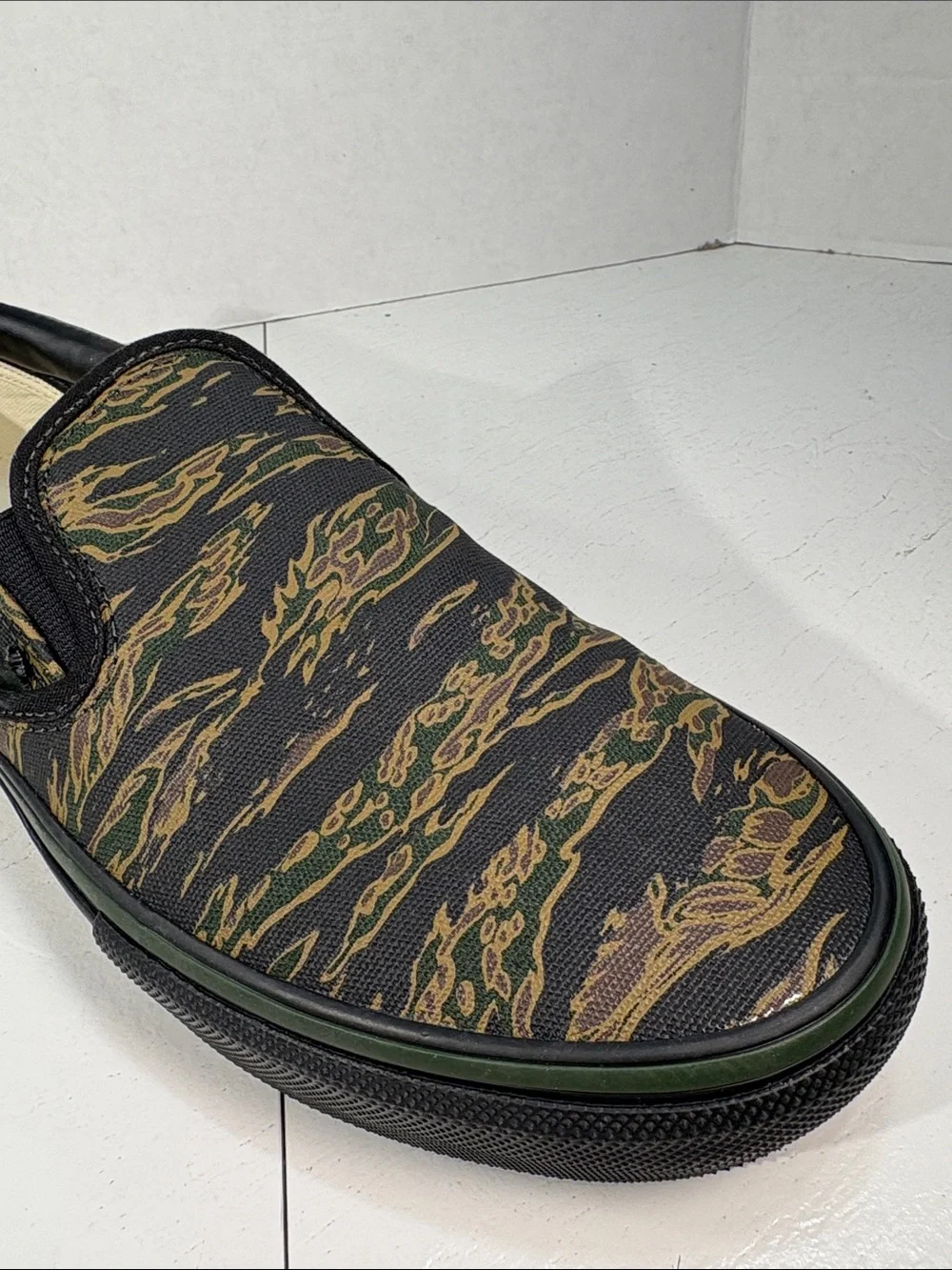 NWT Vans Skate Slip-Ons in Tiger Camo Olive/Black Men’s 10